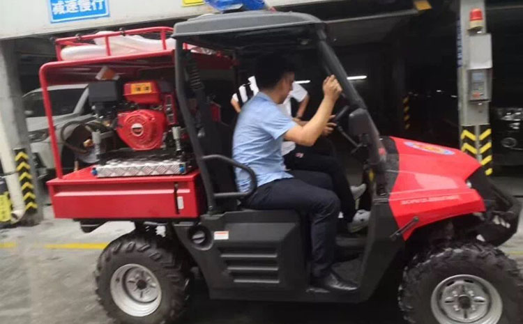 四輪消防摩托車.jpg 四輪消防摩托車.jpg